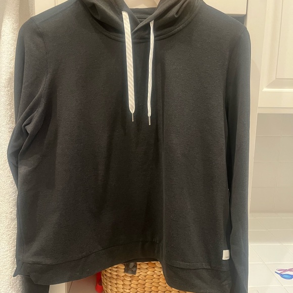 Vuori Sweaters - VUORI  HALO ESSENTIAL HODDIE IN BLACK HEATHER SIZE M